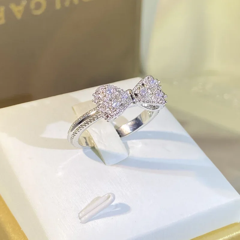 Fancy Bow Ring with Dazzling C - Tie Clip Silver reseña y precio