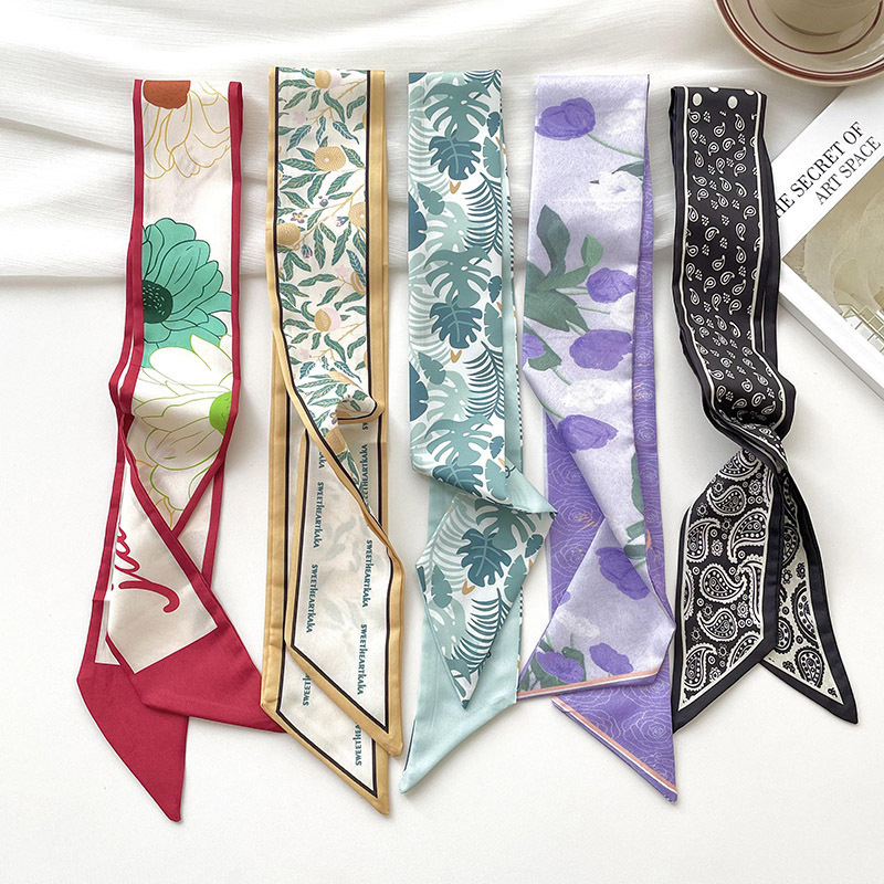 New luxury Brand Model Small S - Silk Neck Scarf reseña y precio
