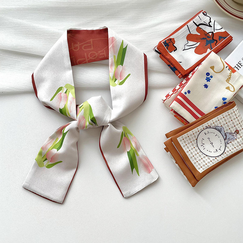 New luxury Brand Model Small S - Silk Neck Scarf reseña y precio